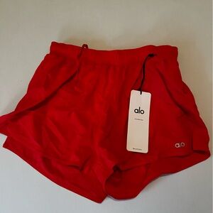 NWT alo yoga stride shorts